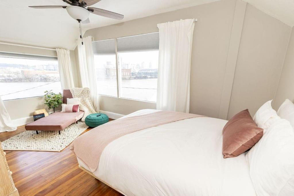 Cozy Riverfront Bungalow With Stunning Views โควิงตัน ภายนอก รูปภาพ