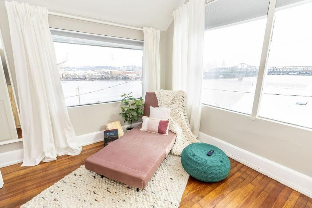 Cozy Riverfront Bungalow With Stunning Views โควิงตัน ภายนอก รูปภาพ